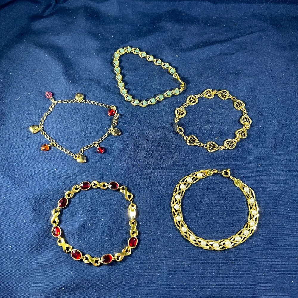 Set Of 5 Gold Tone Bracelets With Heart Charms Faux Gemstones & Pearls Mixed Sty